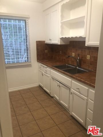 8360 Blackburn Avenue 1, Los Angeles, CA 90048