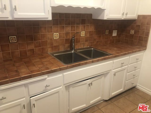 8360 Blackburn Avenue 1, Los Angeles, CA 90048