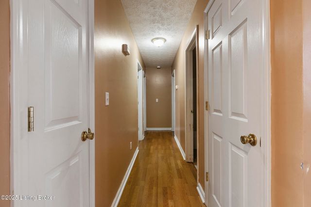 8805 Persistence Dr, Louisville, KY 40229