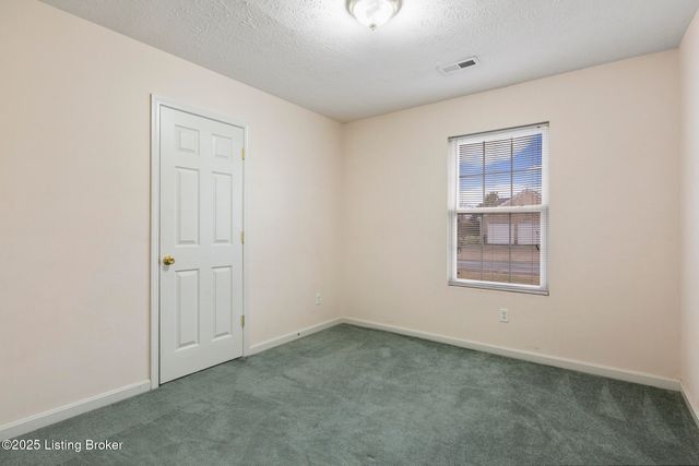 8805 Persistence Dr, Louisville, KY 40229