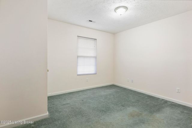 8805 Persistence Dr, Louisville, KY 40229