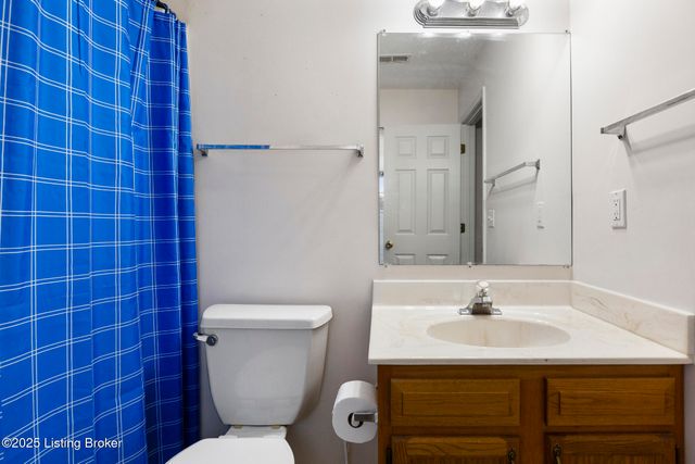 8805 Persistence Dr, Louisville, KY 40229