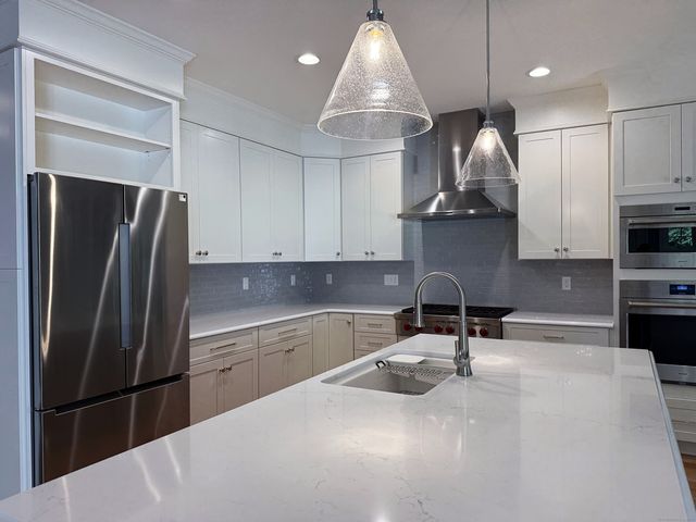 2 Village Circle 2, Guilford, CT 06437