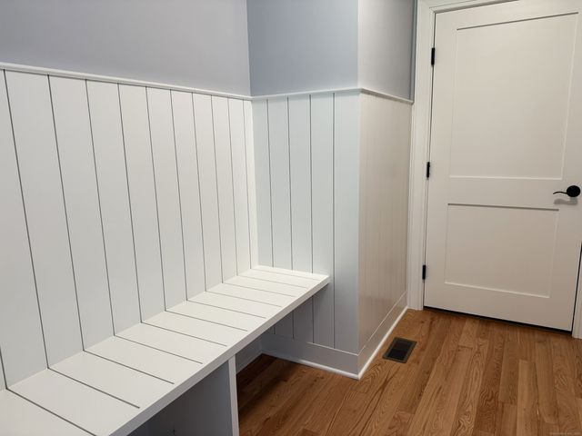 2 Village Circle 2, Guilford, CT 06437