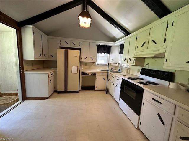 4694 S NC Highway 18, Boomer, NC 28606