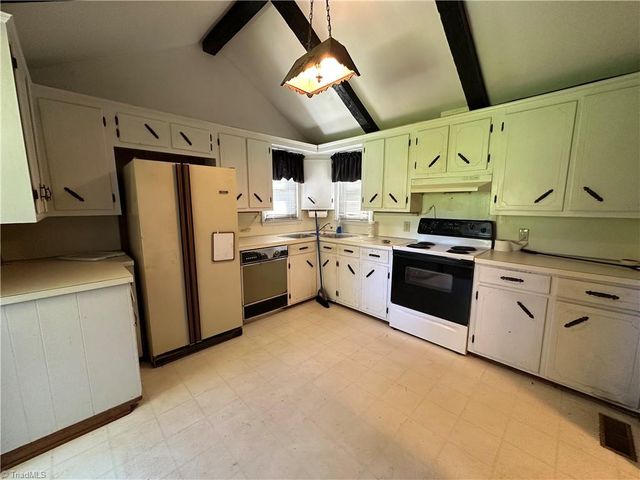 4694 S NC Highway 18, Boomer, NC 28606