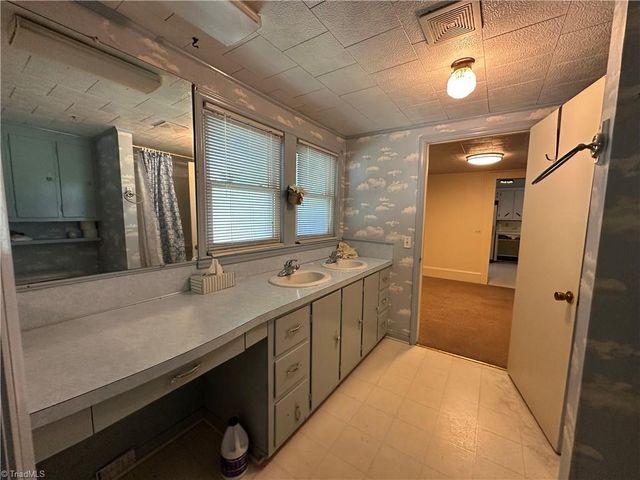 4694 S NC Highway 18, Boomer, NC 28606