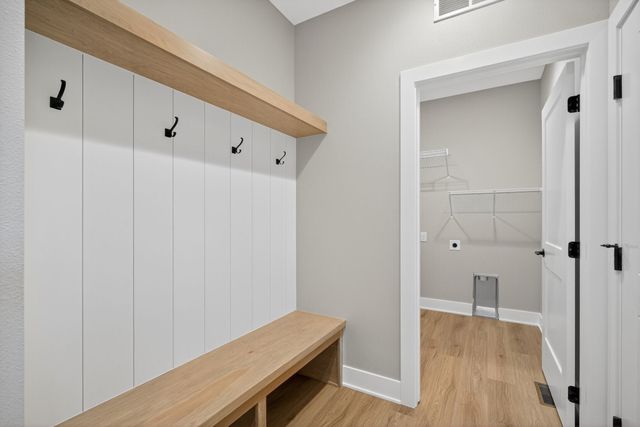 2938 Lake Hill Drive, Des Moines, IA 50320