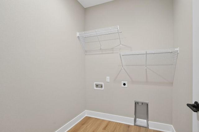 2938 Lake Hill Drive, Des Moines, IA 50320