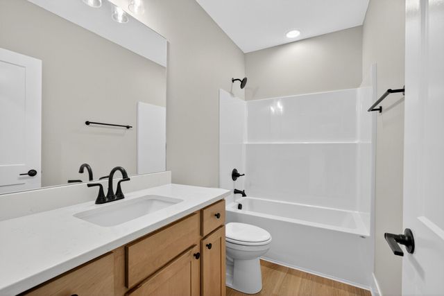 2938 Lake Hill Drive, Des Moines, IA 50320