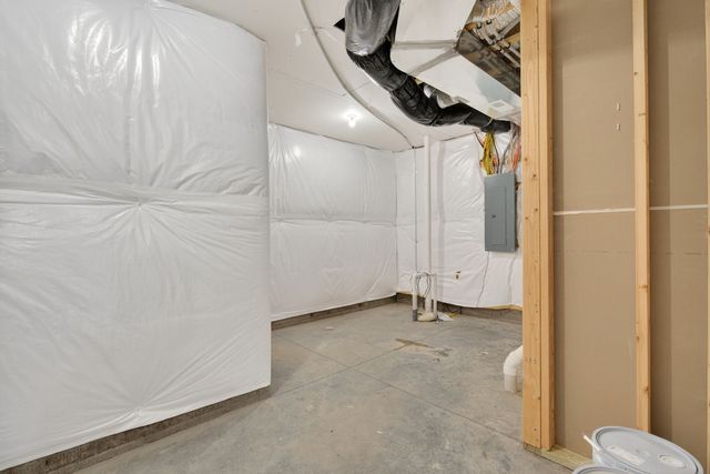 2938 Lake Hill Drive, Des Moines, IA 50320