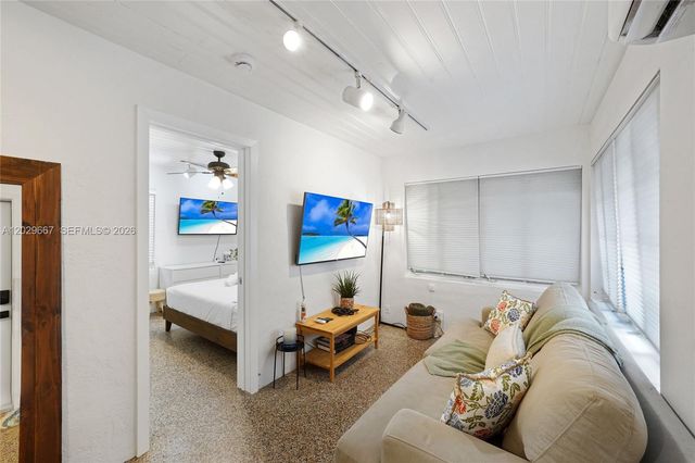725 SW 2nd Ct 2, Fort Lauderdale, FL 33312