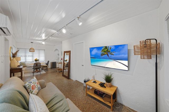 725 SW 2nd Ct 2, Fort Lauderdale, FL 33312