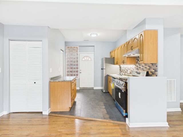 1729 E 67th Street 2E, Chicago, IL 60649