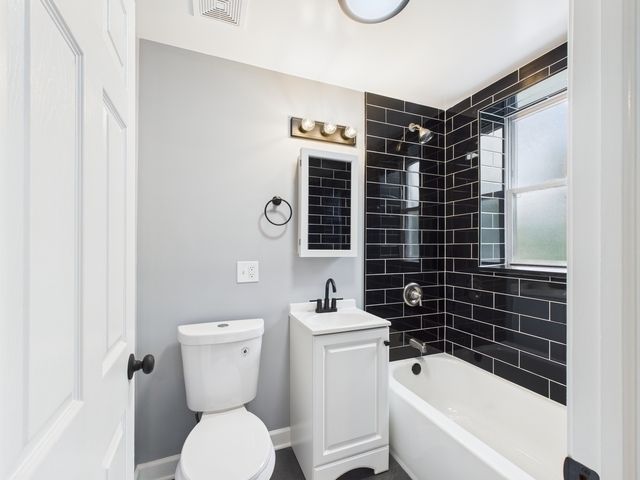 1729 E 67th Street 2E, Chicago, IL 60649