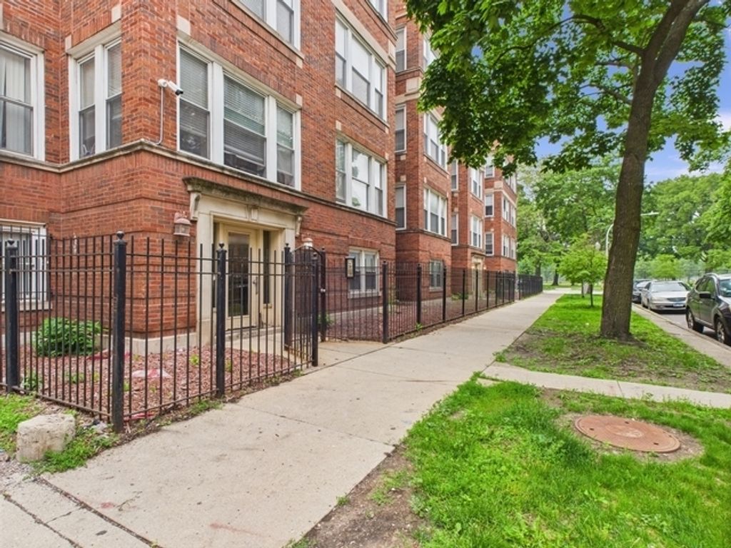 1729 E 67th Street 2E, Chicago, IL 60649