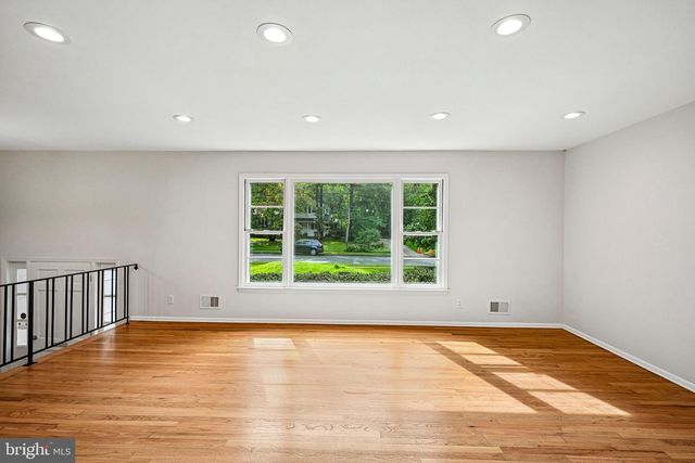 28 PINE KNOLL DR, Lawrence Twp, NJ 08648