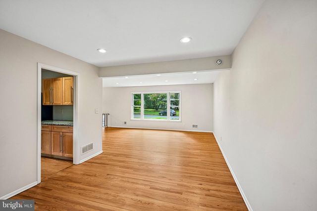 28 PINE KNOLL DR, Lawrence Twp, NJ 08648