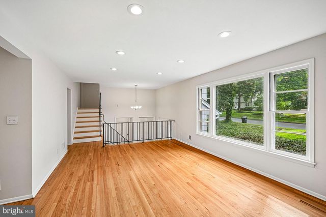 28 PINE KNOLL DR, Lawrence Twp, NJ 08648