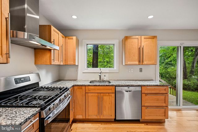 28 PINE KNOLL DR, Lawrence Twp, NJ 08648