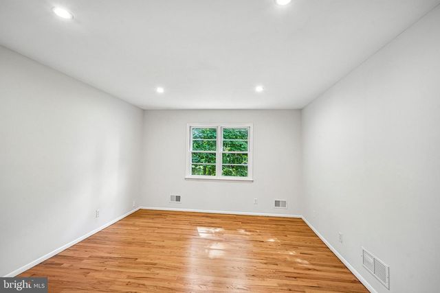 28 PINE KNOLL DR, Lawrence Twp, NJ 08648