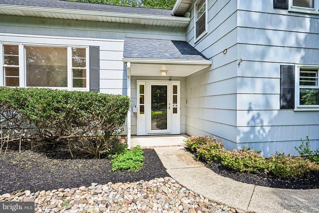 28 PINE KNOLL DR, Lawrence Twp, NJ 08648