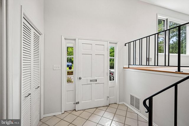 28 PINE KNOLL DR, Lawrence Twp, NJ 08648