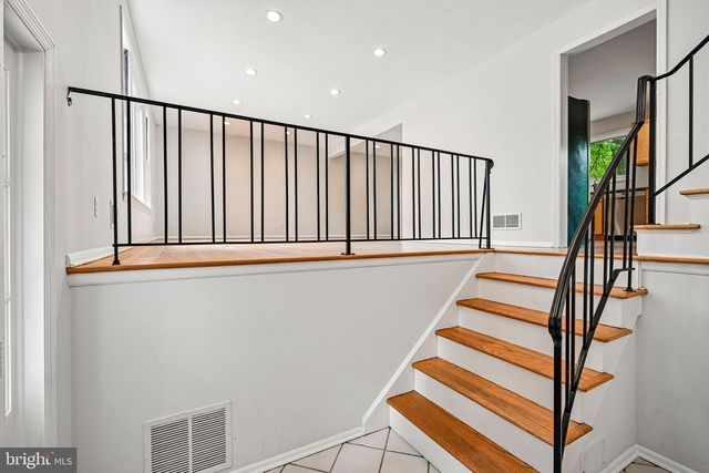 28 PINE KNOLL DR, Lawrence Twp, NJ 08648
