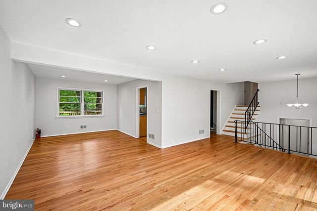 28 PINE KNOLL DR, Lawrence Twp, NJ 08648