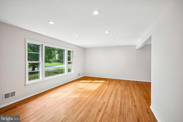 28 PINE KNOLL DR, Lawrence Twp, NJ 08648