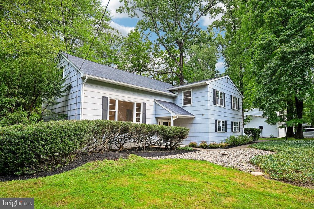 28 PINE KNOLL DR, Lawrence Twp, NJ 08648