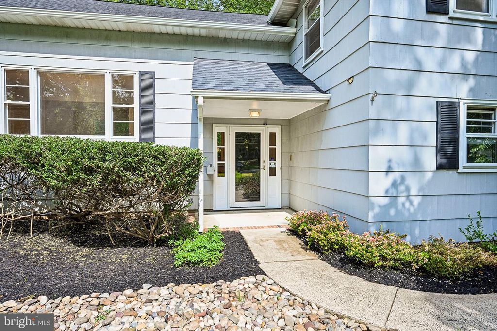 28 PINE KNOLL DR, LAWRENCE TWP, NJ 08648 — photo 4