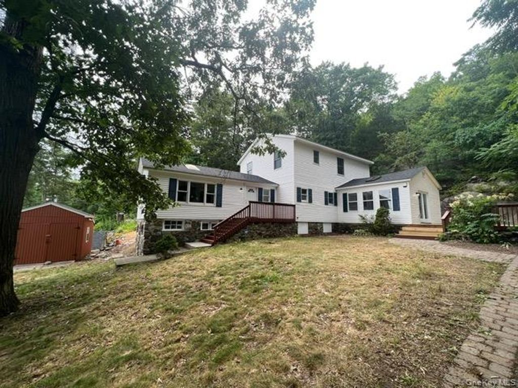 62 Deer Trail S, Greenwood Lake, NY 10925