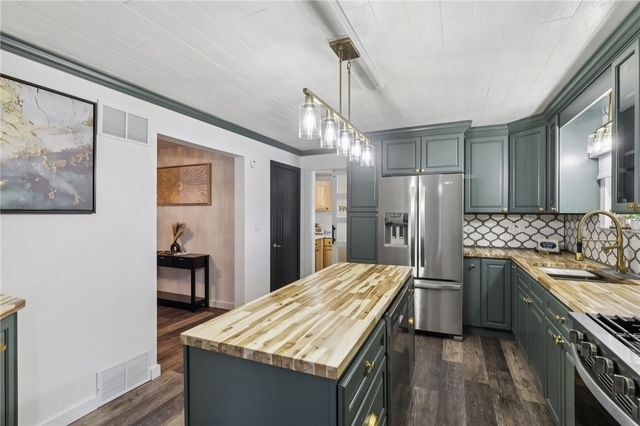 296 Leidy Lane, Johnstown, PA 15909