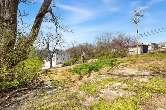 208 S Locust Avenue, Fayetteville, AR 72701