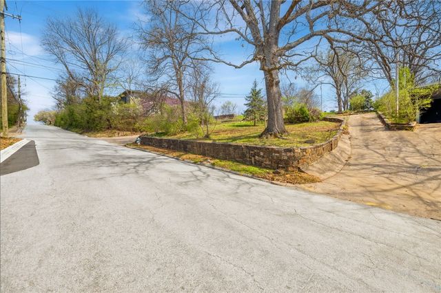 208 S Locust Avenue, Fayetteville, AR 72701