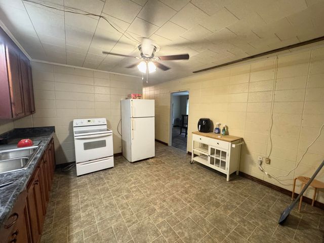 567 Eastview Dr., Laurel, MS 39443