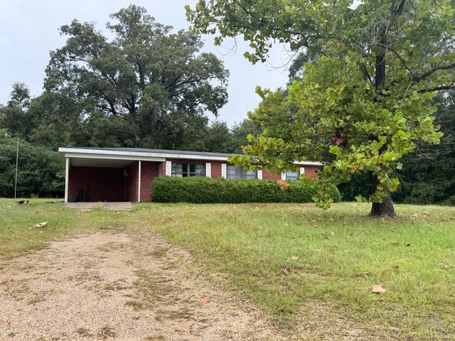 567 Eastview Dr., Laurel, MS 39443