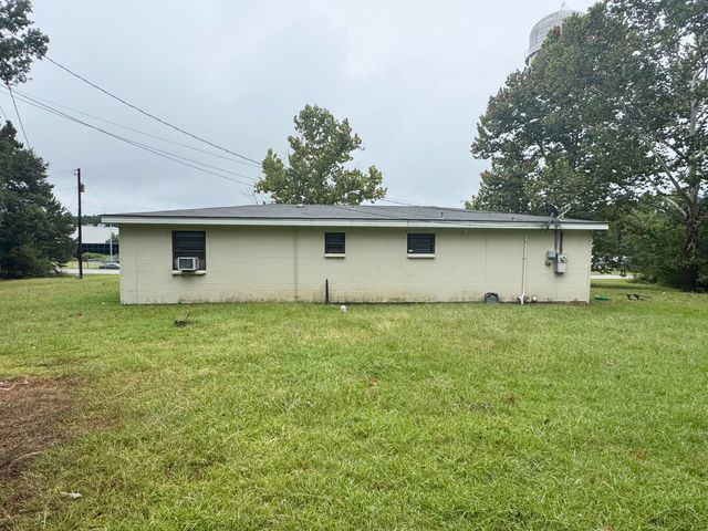567 Eastview Dr., Laurel, MS 39443