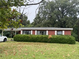 567 Eastview Dr., Laurel, MS 39443