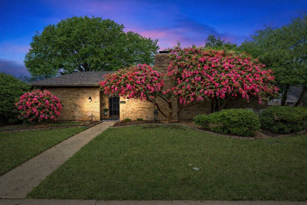 1813 Lake Side Lane, Plano, TX 75023