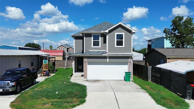 126 Egret Canal N, Baytown, TX 77523
