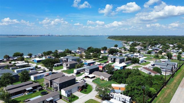 126 Egret Canal N, Baytown, TX 77523