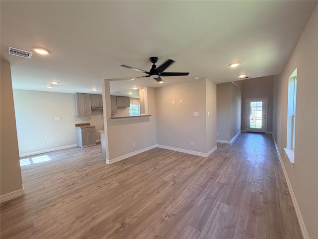 126 Egret Canal N, Baytown, TX 77523