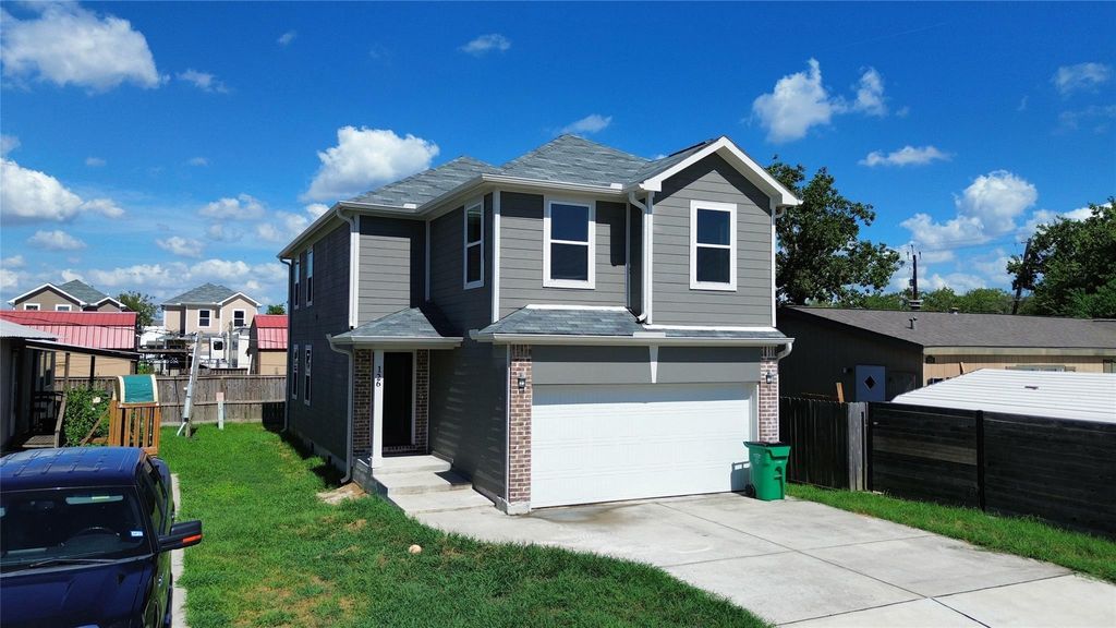 126 Egret Canal N, Baytown, TX 77523
