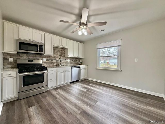 26641 Ridgemont Street, Roseville, MI 48066