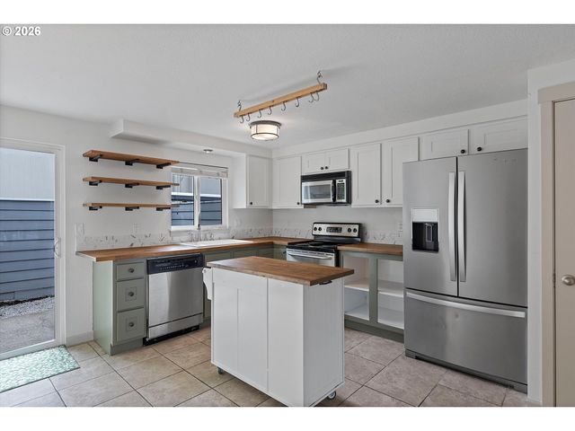 1255 Nw TRAIL Ave 1, Portland, OR 97229