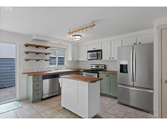 1255 Nw TRAIL Ave 1, Portland, OR 97229