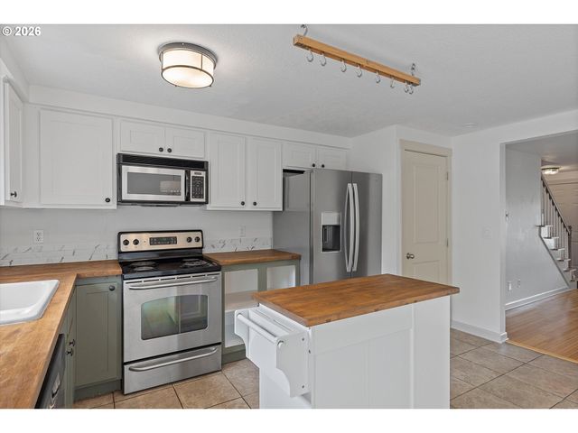 1255 Nw TRAIL Ave 1, Portland, OR 97229