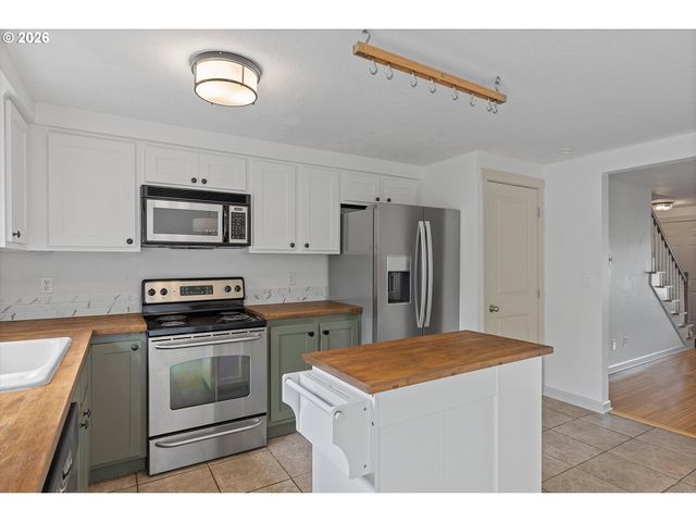 1255 Nw TRAIL Ave 1, Portland, OR 97229